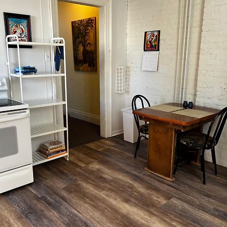 Great Gorge Guesthouse - Walk To The Falls, The Casino And All Downtown Restaurants - Across From The Aquarium ナイアガラフォールズ エクステリア 写真