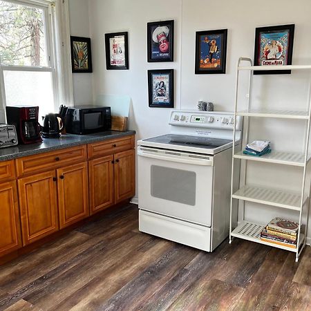Great Gorge Guesthouse - Walk To The Falls, The Casino And All Downtown Restaurants - Across From The Aquarium ナイアガラフォールズ エクステリア 写真