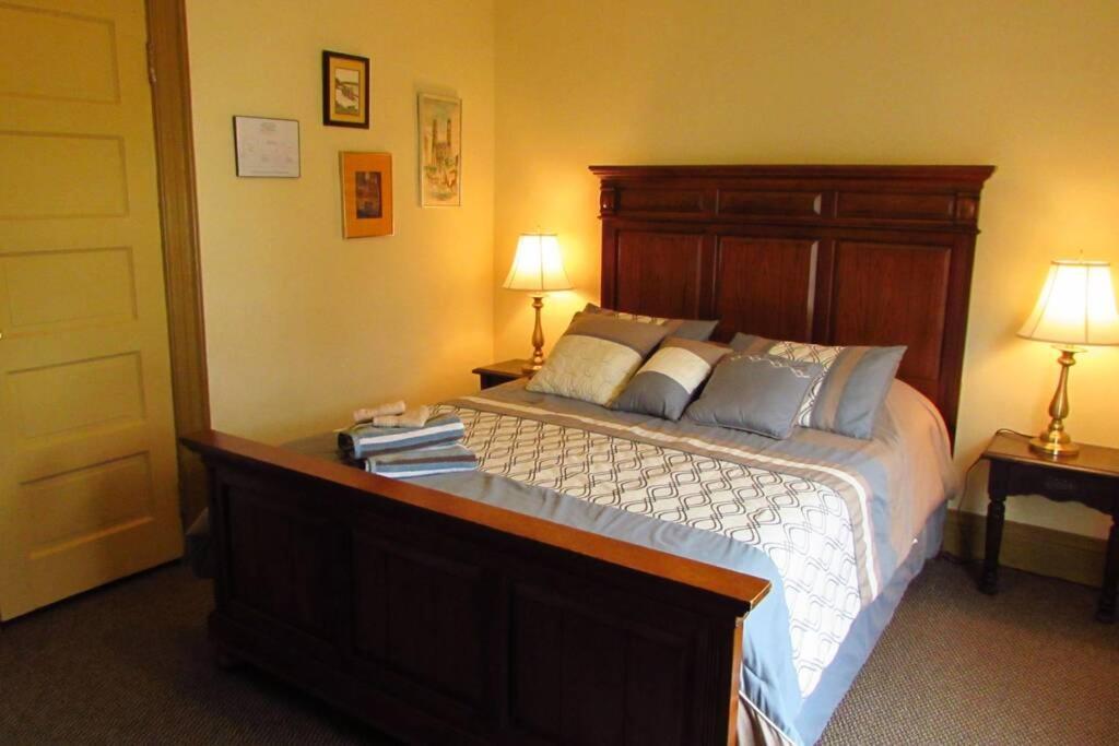 Great Gorge Guesthouse - Walk To The Falls, The Casino And All Downtown Restaurants - Across From The Aquarium ナイアガラフォールズ エクステリア 写真