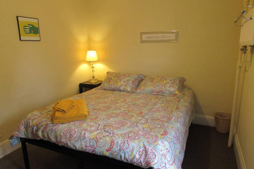 Great Gorge Guesthouse - Walk To The Falls, The Casino And All Downtown Restaurants - Across From The Aquarium ナイアガラフォールズ エクステリア 写真